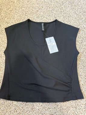 Athleta Bayview Tee Black Sleeveless Scoop-Neck Performance Top